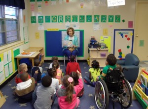 Wanda reading to a group of children (Photo courtesy of guest blogger)