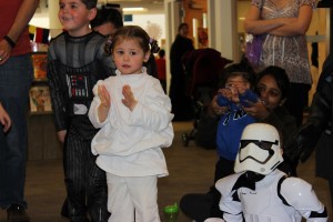 girl dressed as Leia